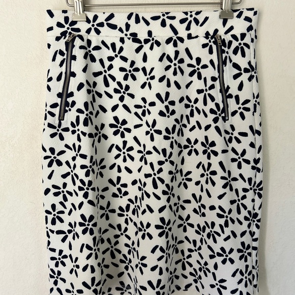 Le Lis Black and White Floral Pencil Skirt - Picture 1 of 8
